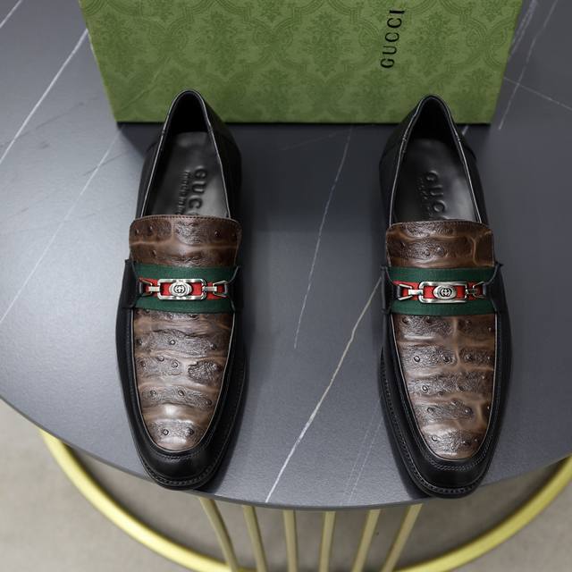 出厂价: 牛里 品牌：古奇gucci 尺码：38-44 45可定制 等级： 专柜经典款 材料： 原版软牛皮鞋面 舒适牛皮内里 原版轻便大底 款式类别：商务休闲套